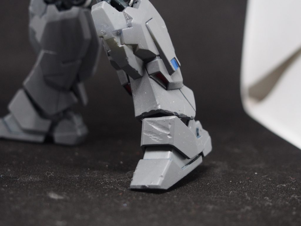 色んな所にキズ表現を入れてみたり