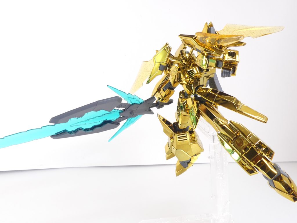 ～ならば・・・お見せしようッ！！～･･･この魅せプレイっぷりだ。「エルドラ事件」では、約1000機に相当する戦いっぷりを見せたらしくて、･･･あの、その。俺、「ネクサス」への勧誘はお断りなのと･･･「ガンダムトライエイジ」なんて、知らないですよ・・・？～その頃。あっちはそんなバトルの様子など見ることもなく、ブルーバードで飛んでいた。目的地は、最近突如出現したって言う「遺跡」。そこを調査して･･･「Ｇ－ＴＲＩＰ」にレポート、書くんだ～ 