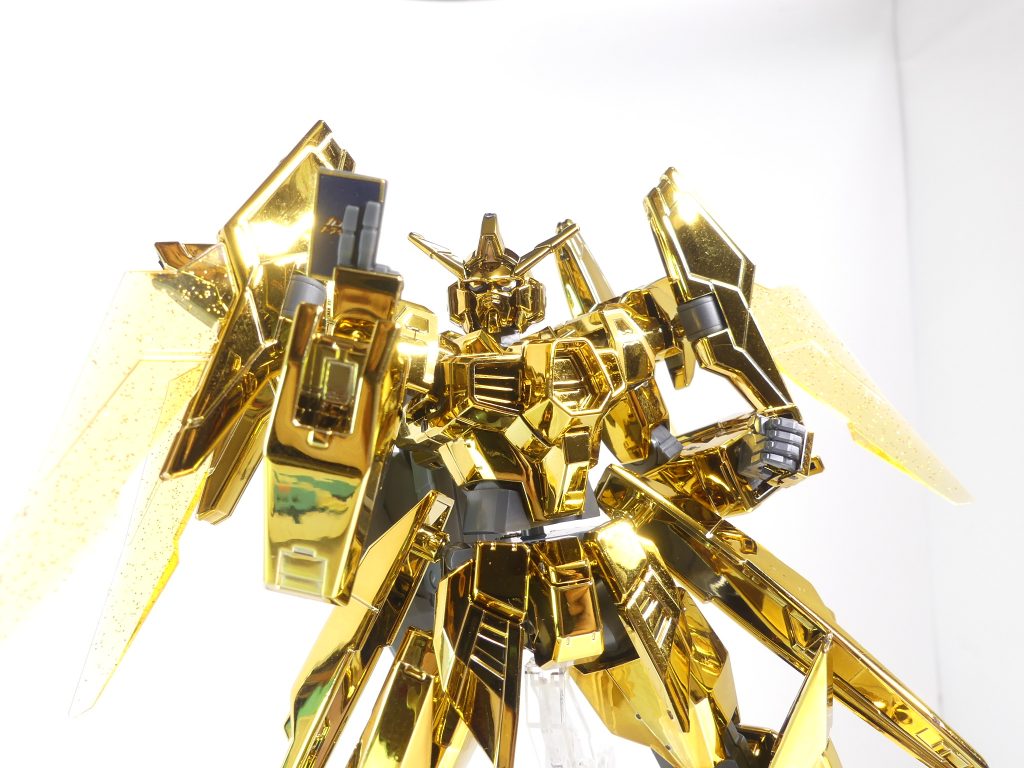 トライエイジシステム：ＧＢＮではパーフェクトレア報酬として設定されている、「ガンダムトライエイジ」を知り尽くした者のみが使用可能な特殊システム（今日まで「リライズ」が無料配信だったので最終回を見てみたら必殺技扱い）。発動時はゲーム同様のアタックバーストリールが出現、タイミング良く止めることで必殺追撃効果が発生、「リライズ」作中ではＡＧＥ－１タイタスの腕を召喚し、エルドラ戦艦を一撃で沈めてみせた。専用カードはＡＧＥシリーズ以外の未知のガンダムのものも多数存在する。･･･タイタス召喚時に出たビームの色は金色トライエイジと同じクリアイエローだったり･･･カード構え右手が付属（シールはTRYAGEマグナム・緑、トライエイジ・トライエイジカードっぽい専用のもの）。 