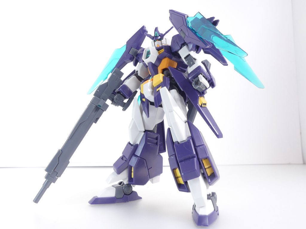 ガンダムTRYAGEマグナム：ガンダムＡＧＥ－１をベースにビルドされた、クジョウ・キョウヤのガンプラ。アスノ家３世代のＡＧＥシリーズの要素を結集させ、さらにＧＢＮのパーフェクトレア報酬であるトライエイジシステムを搭載。様々なモビルスーツの武装・性能を召喚することができる。ガンダムトライエイジ：全国の総合スーパー・エンタメ施設などで運用されているデジタルキッズカードゲーム。稼働から９年が経過した今でも好評稼働中である。基本的には３機のMSと３人のパイロット、それぞれのカードを使用して幾多のミッションを戦ったり擬似的・本格的な対人戦を行うのがゲームの基本目的。現在はイグニッション・サポートカードと言った補助カードも存在し、ガンダム作中の組み合わせや夢の小隊を気軽に再現して戦える。ちなみに･･･筆者は稼働当初から数年間「まとめWiki」の管理人であった。そちらで。また、筆者ブログにおける「Wiki管理人の「証言」」も参照。現在は時間とかお金の都合もあって引退してしまっているけれど･･･って、トライエイジの解説の方が長いとはこれいかに。もはや説明の必要は薄い「チャンピオンさん」のガンプラです。単機で新生「ビルドダイバーズ」の４機を瞬殺できます。 