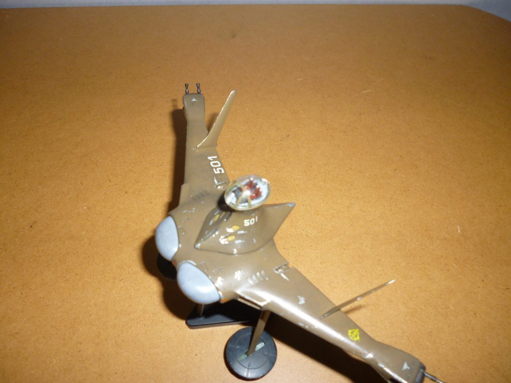 　コクピットです。　全体的に造形が細かくて丁寧なEXモデルですが、とりわけコクピットの再現度が素晴らしいです！　細かくて塗装が大変な部分が難点ですが、きちんと塗り分けてやればリアリティがグッと上がりますね！！ 