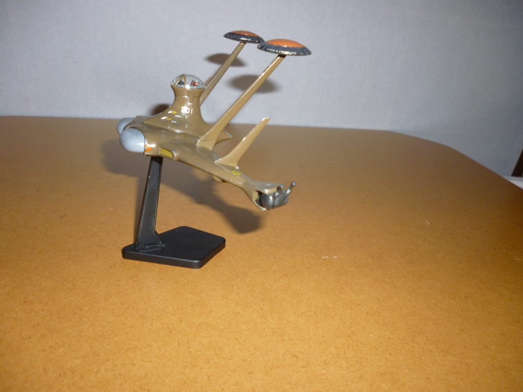 　機銃の可動です。　機銃本体の旋回だけでなく、上下への射角変更も可能となっています。この大きさで素晴らしい出来です！！　ちなみに、銃口はピンバイスで開口してあります。 