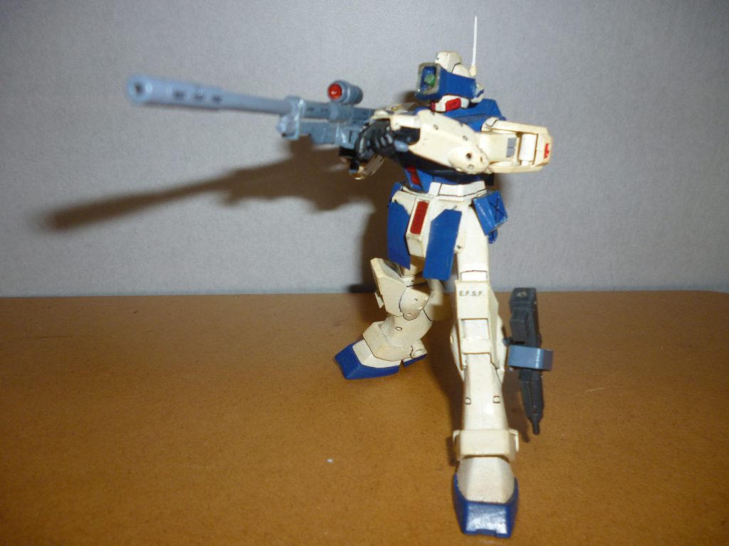 　最後までご覧いただきありがとうございました。　今の目で見れば決して良くできた作品ではありませんし、そもそもHGUCでジム・コマンドどころかジム・スナイパーⅡそのものが発売されている現在となっては、わざわざこんな古いキットを改造してこの機体を製作される方はほぼいらっしゃらないでしょう。　それでも、当時のモデラーはどんな工夫や改造をしていたのか、「工夫次第でガンプラはいくらでも応えてくれるし、手間をかけた分だけ自分の作品に愛着も湧くよ」ということを、若い世代のモデラーにも感じ取っていただきたいな、と思い、少々恥ずかしいですが、今回の投稿はこの作品をチョイスしました（ちょっと説教オヤジみたいでウザいかな・・・？）。　最後になりますが、本作品をご覧になっての感想などいただけますと幸いです。　さて、前々回「局地戦闘型ドム」を改造して製作した「プロトタイプ・ドム」のあまりのドムですが、完成度は今日の時点で５0％といったところでしょうか・・・。　本体の方はある程度形になりましたが、ここから先が面倒な山場です・・・。　というワケで、またしばらく過去作の投稿が続くかと思われますが、ご興味があれば是非またのぞきに来てください。