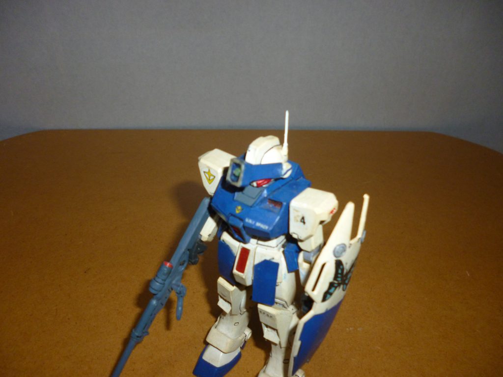 　狙撃用バイザー開閉です。　この作品一番のこだわりポイントかもしれません。　今の目で見ればあまりにも雑な造りですが、当時はこれでも会心の出来でした・・・。　