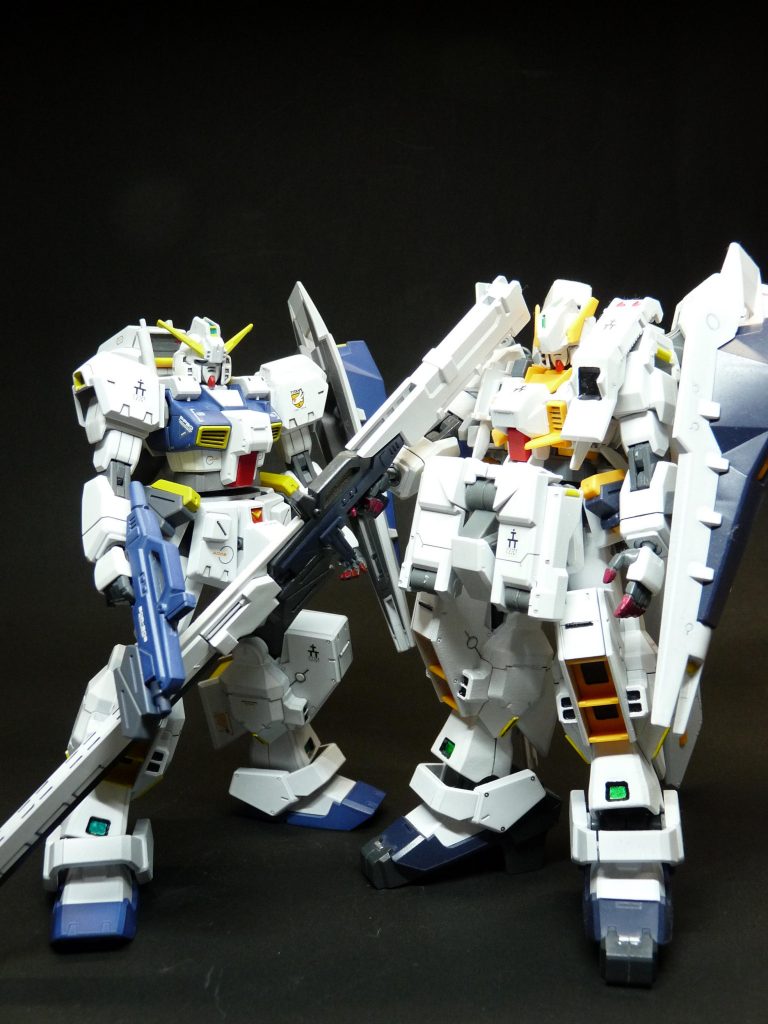 以前作ったヘイズル・アウスラと一緒に。今回のヘイズル改は足回りを延長してるのでおんなじくらいの大きさに