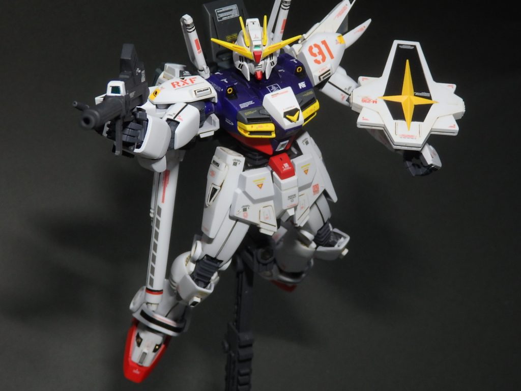 このサイズのMSは浮かせた方が見映えが良いですね・・・・・・