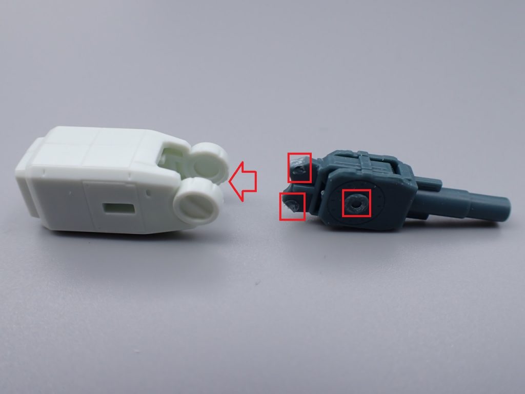 腕は後ハメ加工。赤□をカットしてハメこんで、瞬着で固定。