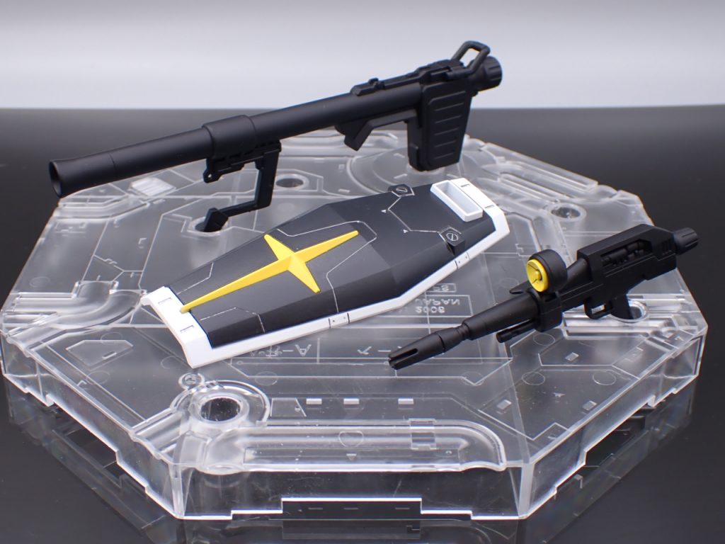 武器類も合わせ目けしを少々おこないました。シールドのモールドも既存のものです。