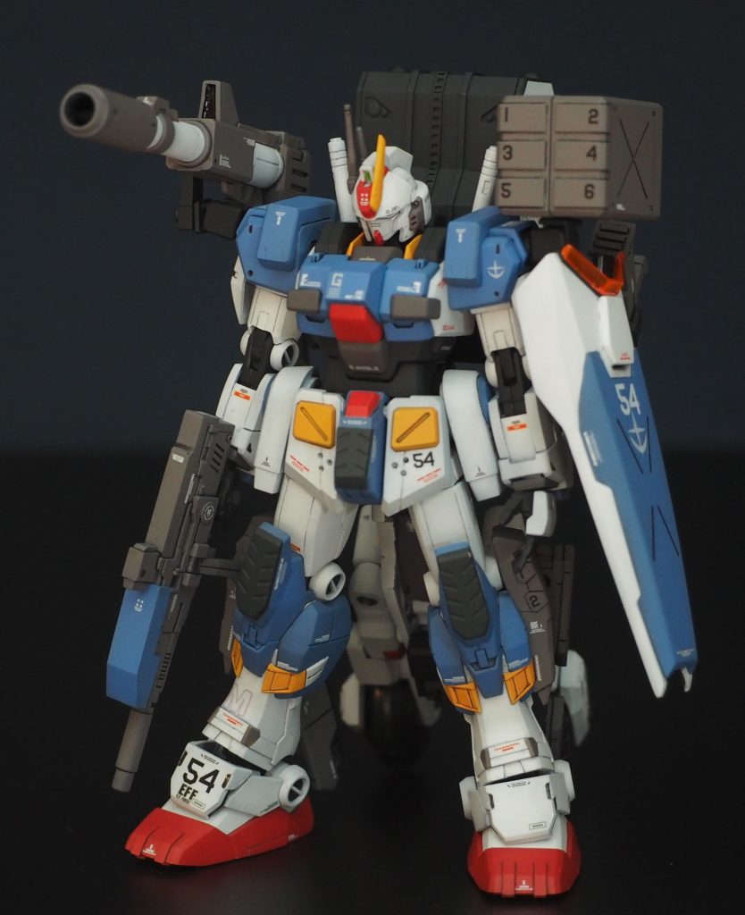 ＜MSモード＞　基本はEz-SR＋ガンダム7号機FA。そこにエポパテやプラ板やらオプションパーツでデコレート。やっぱり肩にはキャノンやミサイルポッドをつけたくなっちゃうワケです。  