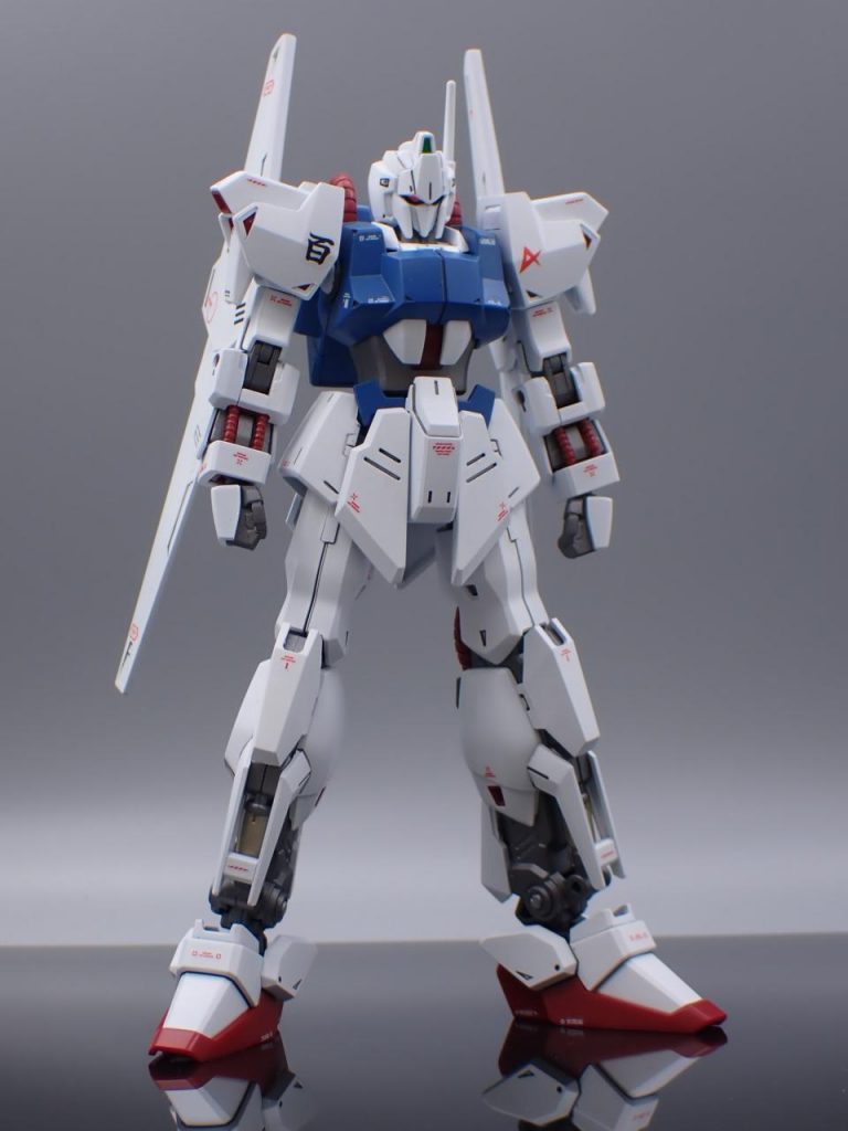 赤のコーションデカールをいつもより多めに。