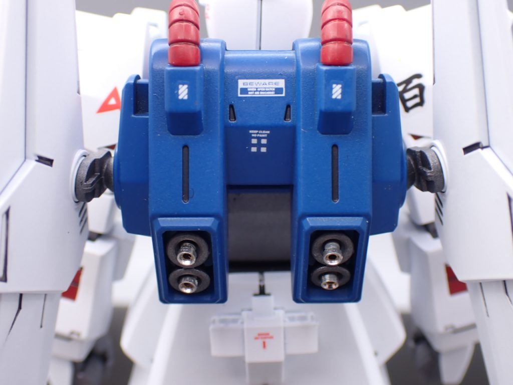 バーニアにはメタルパーツ取付