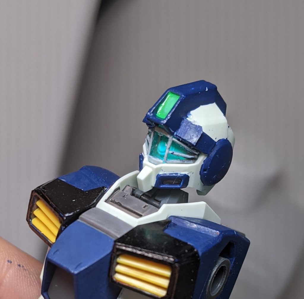 このジェライズ[アリエス]を制作する上で1番手間をかけたのが頭部センサーに細く切ったプラ板を貼り付ける作業。これだけで1時間消し飛んだ記憶が…笑