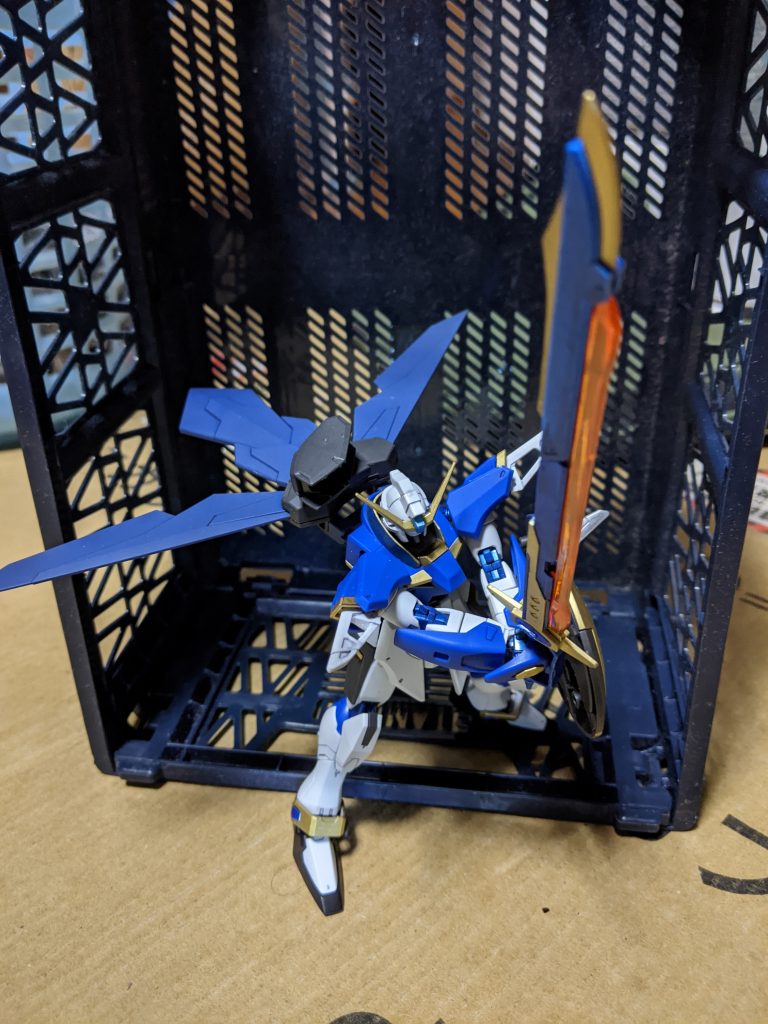 フレームは友人からアイデアを貰い、メタリックブルーで塗装してみました。