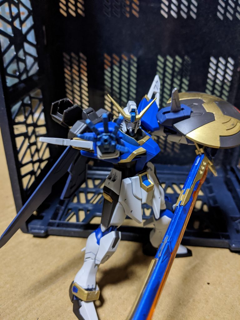 本来赤いパーツを黒サフで塗装したことでクールな印象になったと思います。