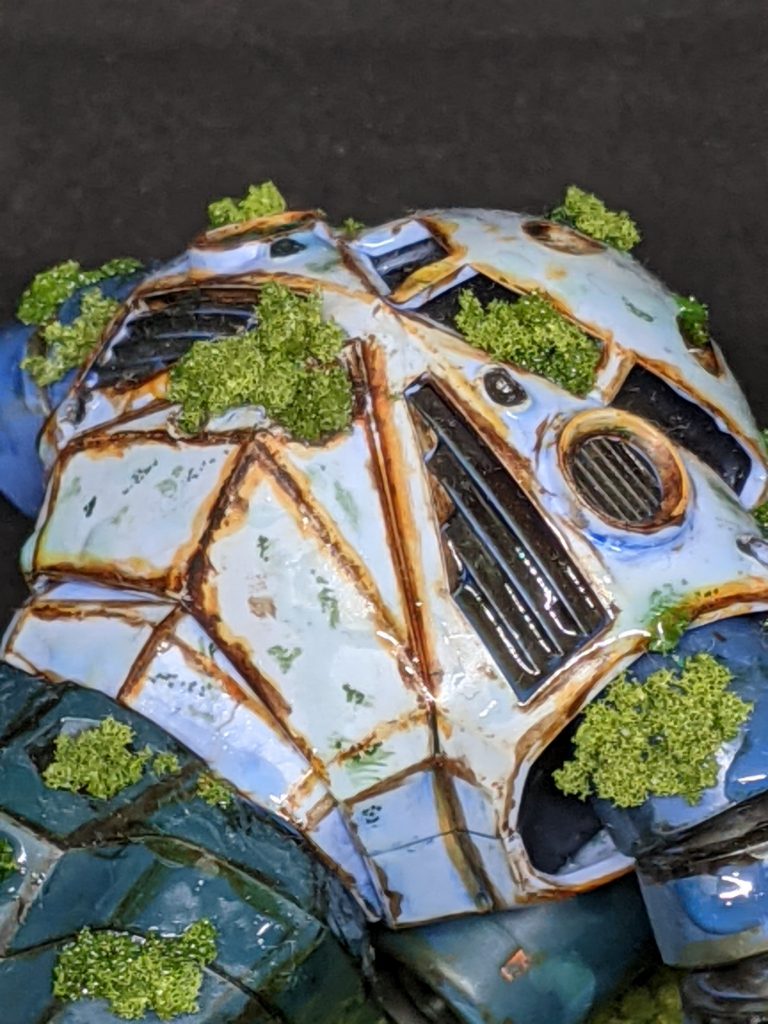 錆の部分はリアルタッチマーカーで仕上げ、苔はジオラマスポンジの苔を使用。