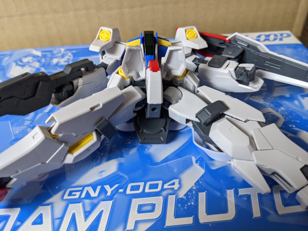 4　これは股関節が第3世代ガンダム（デュナメスとか）に通ずるものを感じるけど腿ロール可動ができるプルトーネ  