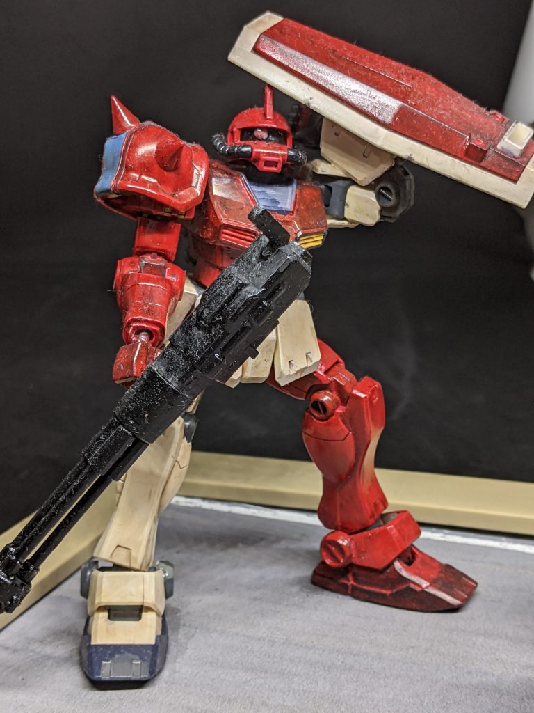 レジスタンスの戦力は経済力や軍用技術に乏しく戦争で破棄されたパーツを継ぎ接ぎしたMSを運用なお、このレジスタンス軍のパーソナルカラーはジオンのエースパイロットである赤い彗星にあやかって赤を基調としている