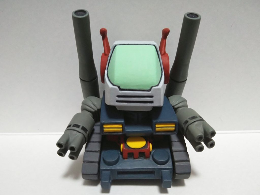 腰の中央3つの黄色い円形部分が、キットには中央の円形しか造形されていなかったので残り2つは自分で追加しました。