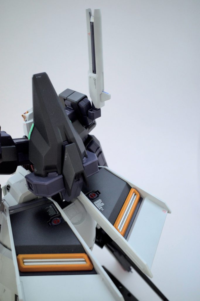 今回もサフから水性ホビーカラーで全塗装です。調色は大変満足しています。AOZ系はだいたい同じ色ですが、微妙に濃さが違ったりするので微調整するのが楽しいです。