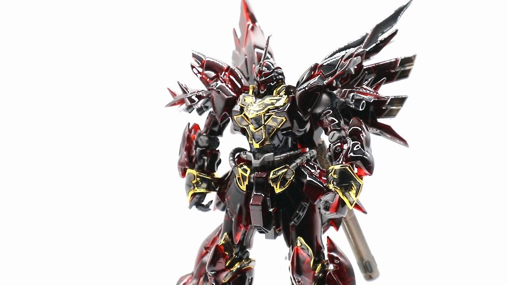 ブラックライト無点灯時はスモークテールランプのような色味をしています。クラックは近くでよく見ないとわかりません。