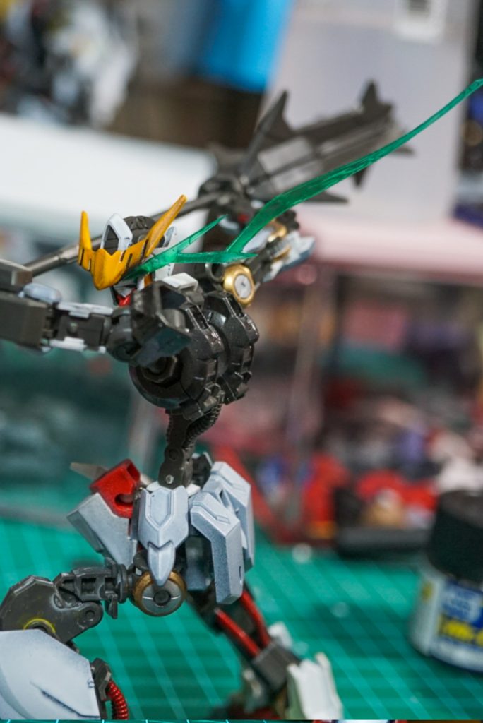 眼光エフェクトいつもの百均の硬質プラカード製、プラ板より安いのでちょっとした物なら十分