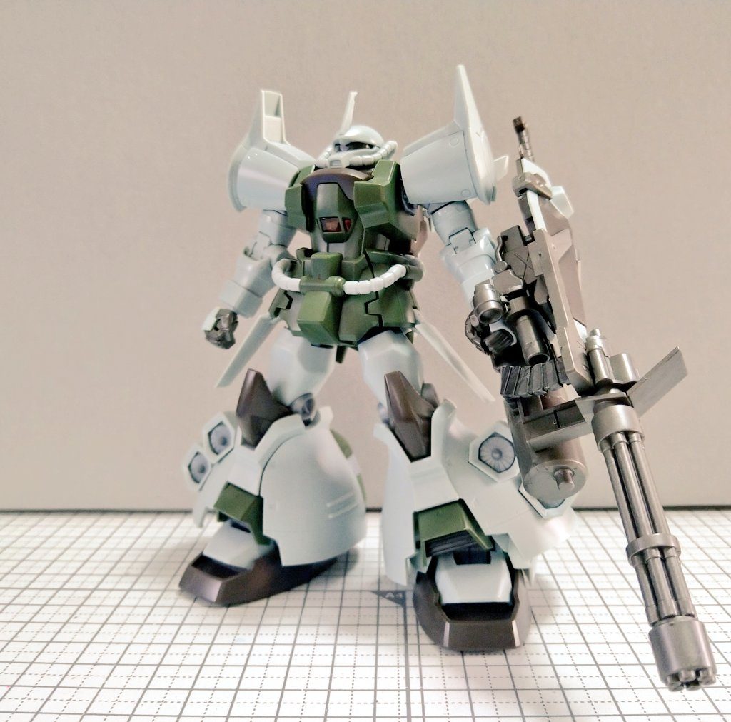 使用キットは『HG グフ・フライトタイプ(21stCENTURY REAL TYPE Ver.)』パチ組み時点でもう格好いい。