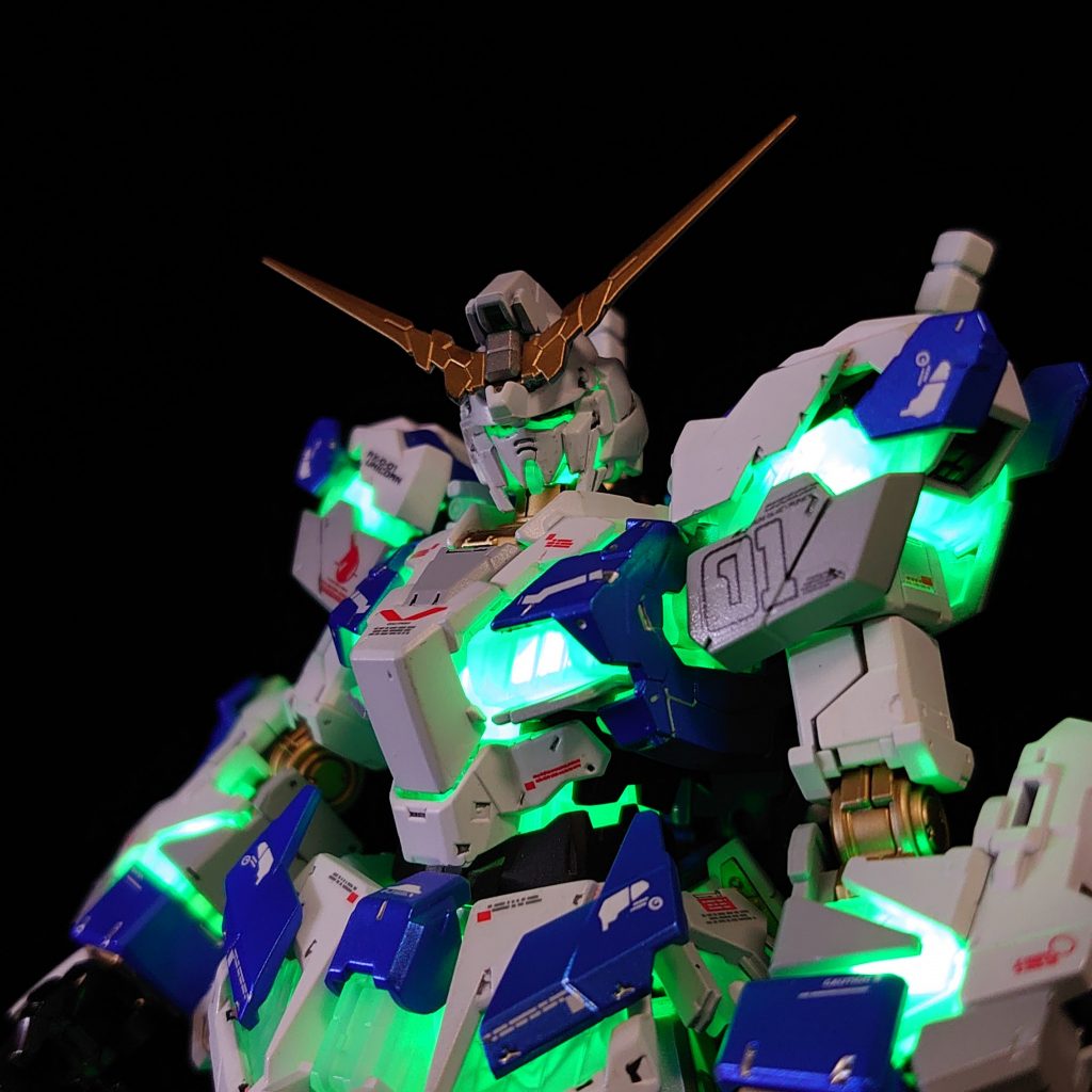 赤や緑な点灯するので面白いキットです