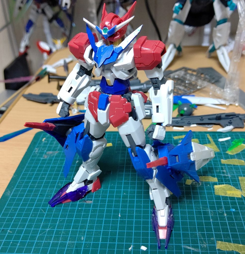 パーツ合わせ中の写真です。実は前作の時点ではパーツは揃っていたのですが、サボりにサボっていました…。