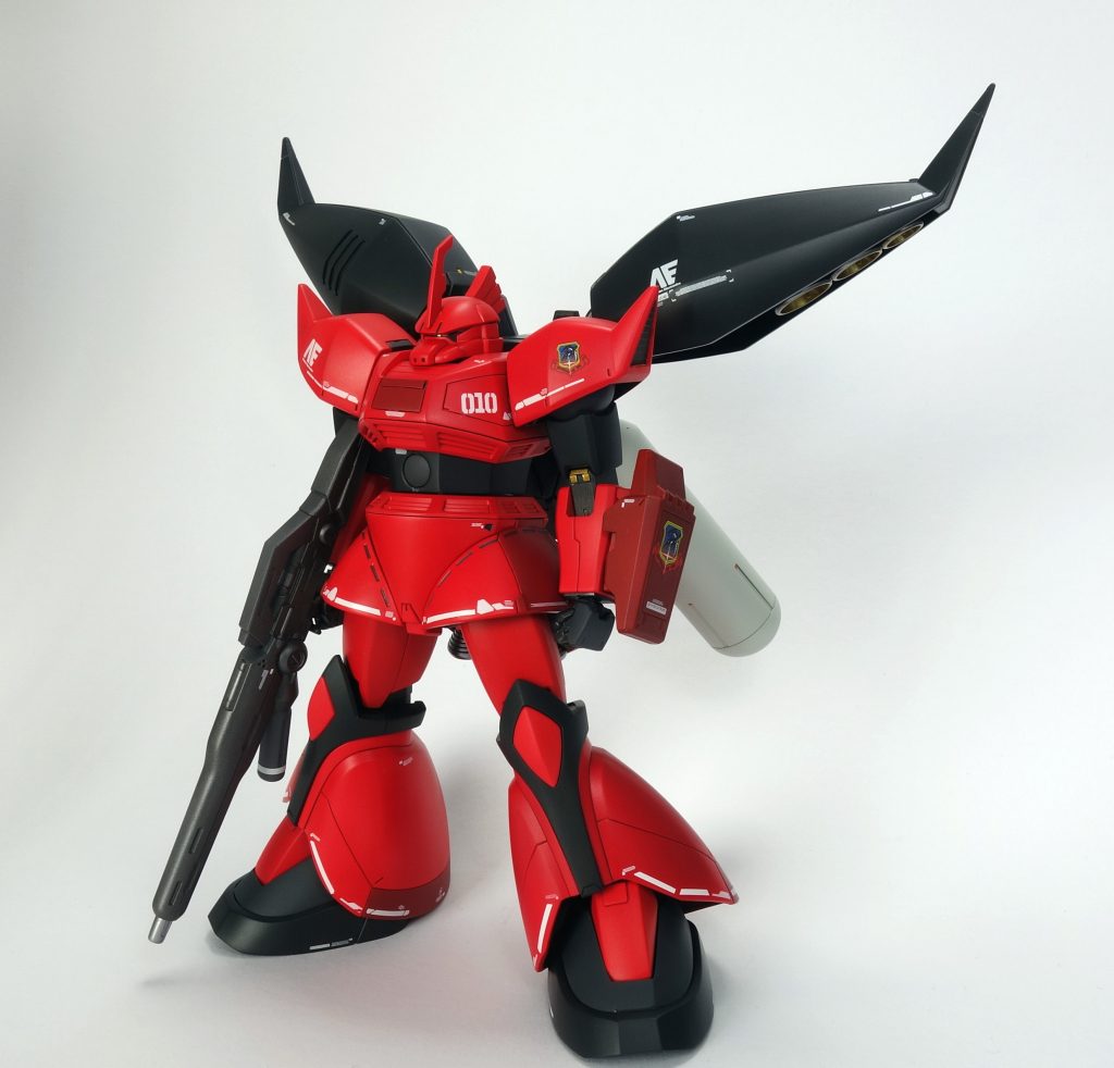 頭部は上下で幅つめ、胴体は肩軸を1ミリ上げて幅を2ミリ短縮。上下に2ミリ延長してあります。太もも軸をできるだけ前に移動し2ミリ幅増し。足首は甲のパーツを独立化し軸を2ミリ延長。前面のエッジを立てました。