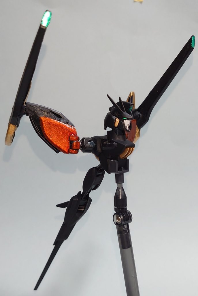 ・レギルスコアベース機と同様の分離ギミックです。バインダーをクロノスの物に換装しているのでこの状態でもクロノスキャノンは使用出来ます。ただし、機動力が低下しているのはお察しの通りです・・。
