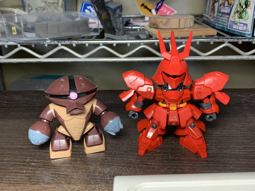 水泳部セットのアッガイ と 382番サザビーをベースに作りました。