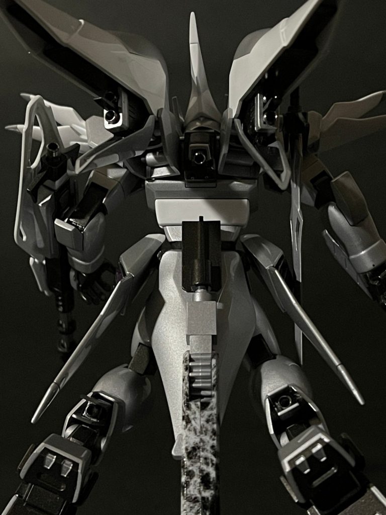 バックショットはこんな感じです。メタルパイプの3ミリをスラスター部分に突っ込んだだけですが、ボチボチ様になったかなぁと思います。