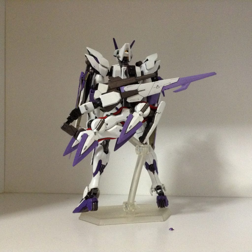 拳銃持たせて背中に謎めいた武装。  ガングレイヴの真似がしたかったんですよ‥ええ。あの棺桶ギミック満載でカッコよかったなぁー