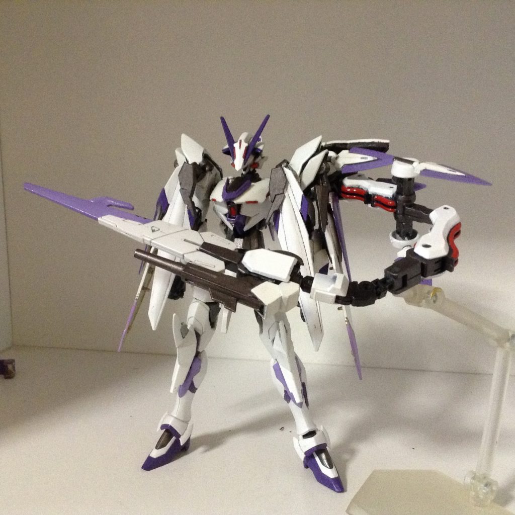 ゼルトザームの腕とバルバトスのテイルブレード、あとレギルスのシールドを組み合わせたテイルユニットです。ゾイドのデススティンガーみたいにしたかったんでビームキャノンが付いてます。