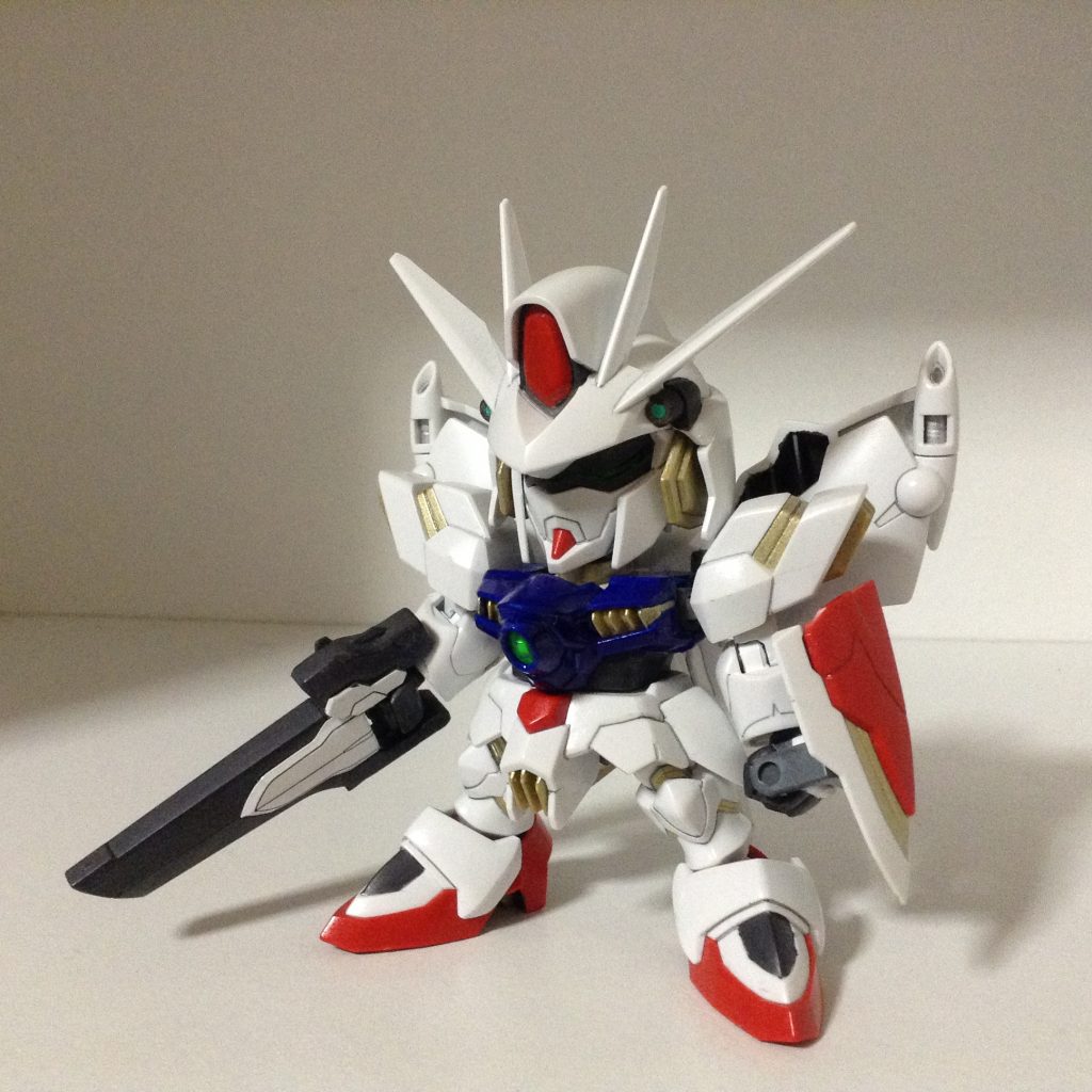 素組みに部分塗装しただけです。ライフルは素直にシール貼ってます。黒の上に白塗るのが面倒だったので・・