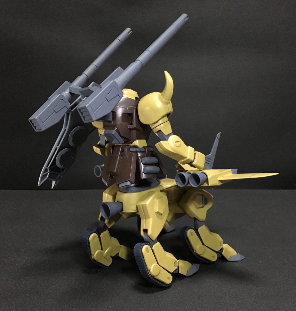 ビームキャノンの基部を加工してラゴゥの背中にザクウォーリアのボディを接続してます  