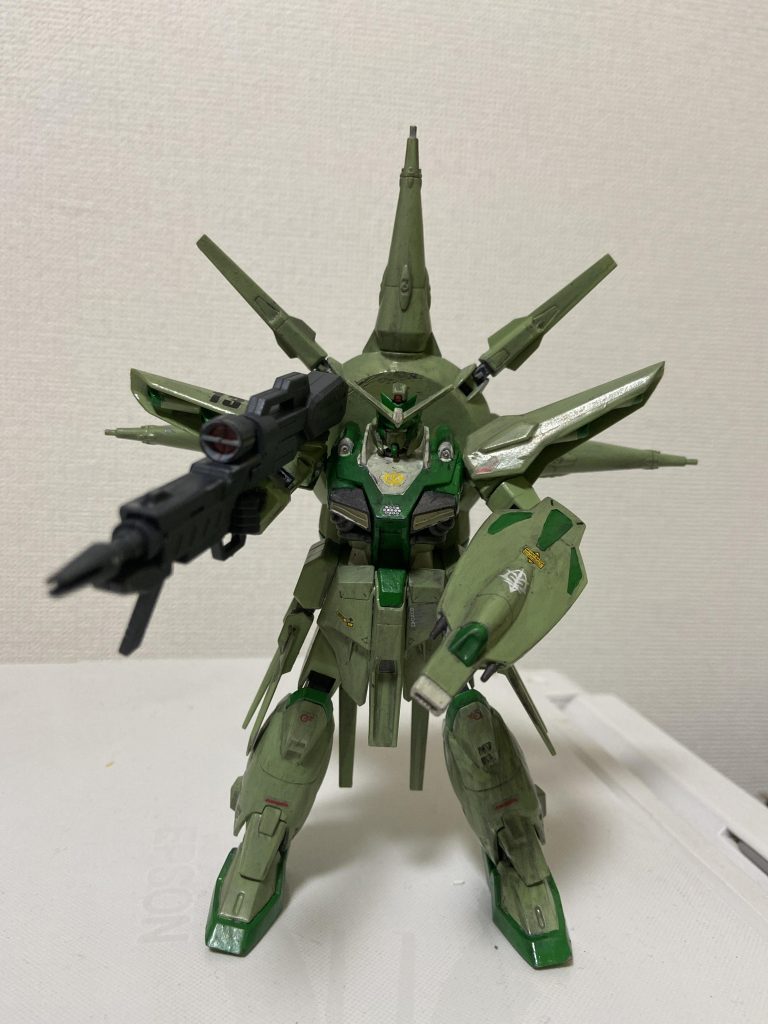 わが家には塗装ブースも無ければ、資金もないので筆塗りが精一杯です。