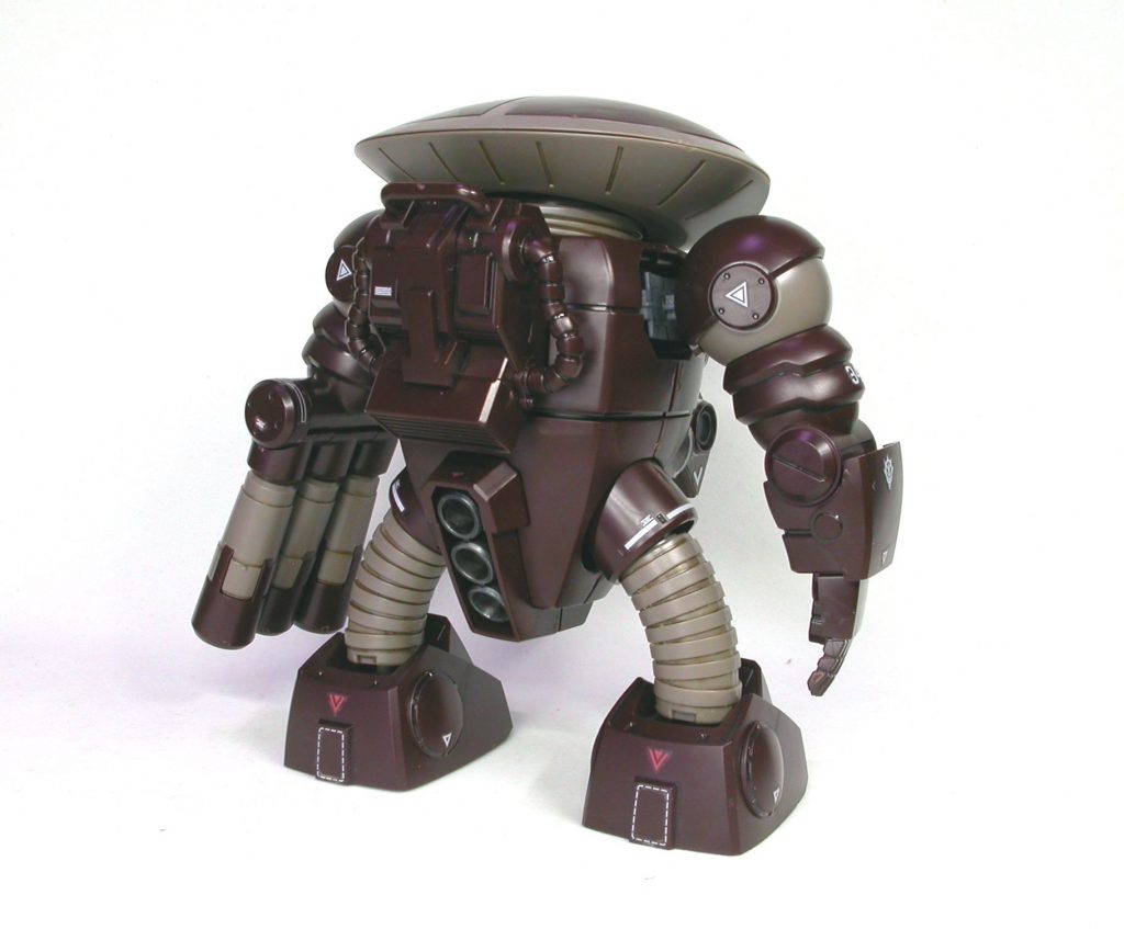 背面。バーニアのガンメタと脇腹のフレームを塗ったくらい。今見るとバックパックのケーブルとか塗り分けても良かったなぁ。