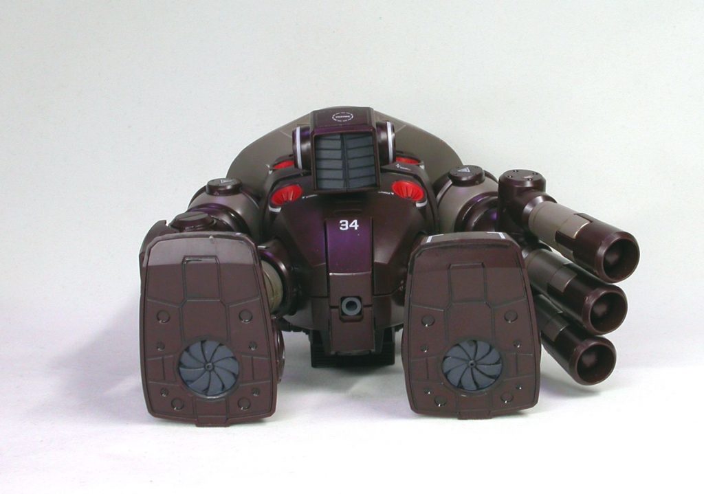 足のスクリューとか塗るとテンションが上がる。本当は胴体内部がフレームっぽくなってて塗ってるんですが、今より不慣れな頃だったのでメガ粒子砲の擦り合わせしてなくて色剥げが怖いので二度と見れなくなりましたｗ