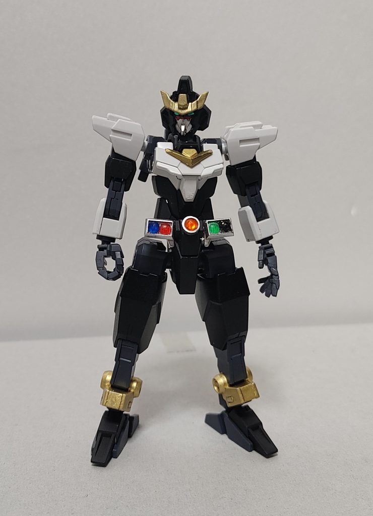クウガの初期フォームであるグローイングフォームはコアガンダムⅡをベースに制作。グローイングフォームに見た目を近付けるため、アンテナを短くし、フロントアーマーにはアークル(的なパーツ)を配置してます。この状態は【グローイングモード】と呼ばれ、スペック的には量産型と同等、もしくはそれよりも劣るという不完全形態です。