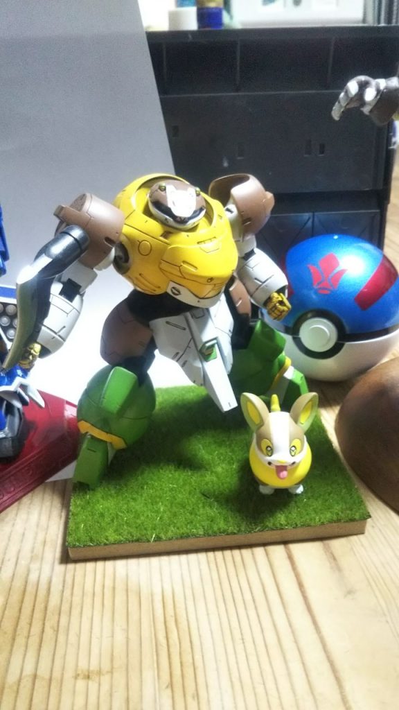 台座つきで作りました。モンスターボールに鉄華団のマークを入れました。犬○にです。