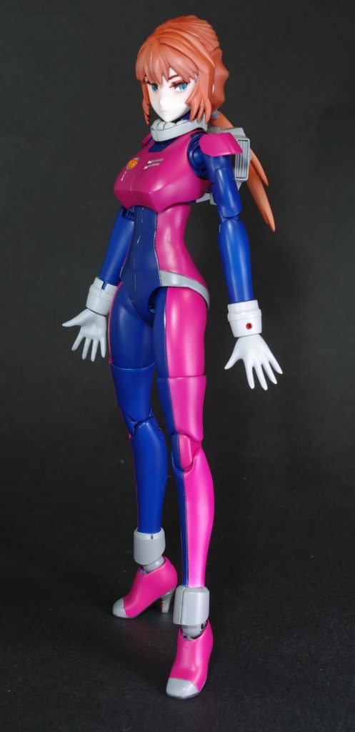 手首にはスワロフスキーを埋めてあります。