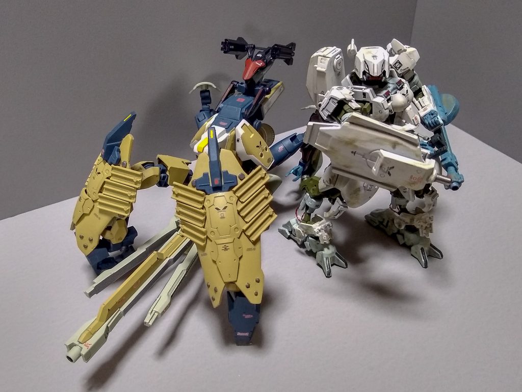 前作と合わせて厄祭戦量産MSを並べてみました。こうした数機のMSを単機にまとめたのがガンダムフレームなのかなと思います。