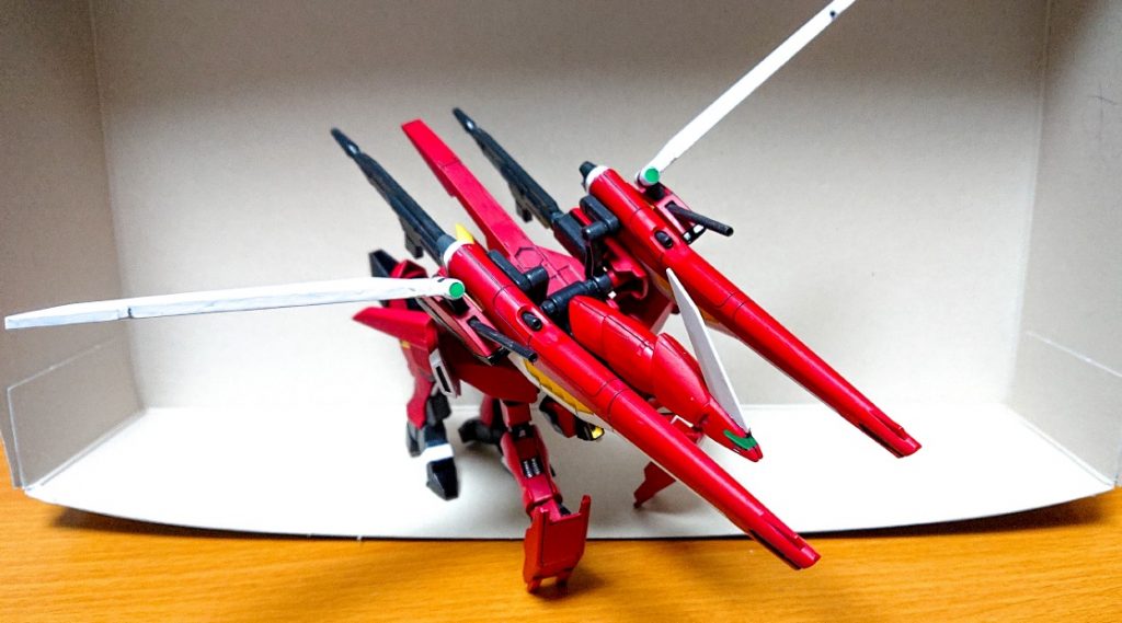 MA形態。グリフォンビームブレイドによるすれ違い様の強襲や四脚型による安定した砲撃を可能とする為にも行う。また、MA形態の頭部はアーマーシュナイダーになっている。 