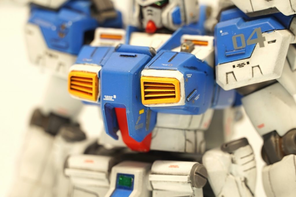 胴体は、HGUC GM クゥエル と ガンダム Mk-Ⅱ 、そしてジャンクパーツで構成されています。