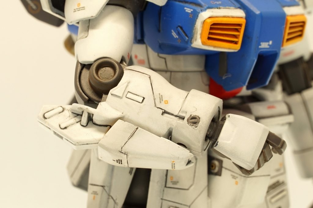 腕は ガーベラ・テトラ をベースに小改造。