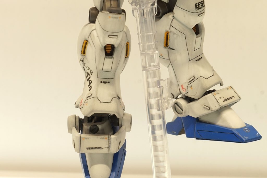 脚も ガーベラ・テトラ をベースにしています。とはいえ、ほぼイメージが違うので、それなりに改造は必要。