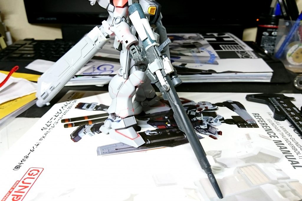 武器もイチから作らにゃならんとは…。