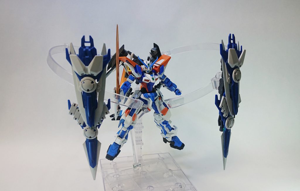 単純に面積が増えるので防御範囲が広がります。これで攻撃を防ぎ、近接格闘に持ち込んで刀剣で一刀両断、というのがたどり着いた結果という。いや射撃の腕磨けよというマジレスしちゃいそうですね。そこはロマンですよ。