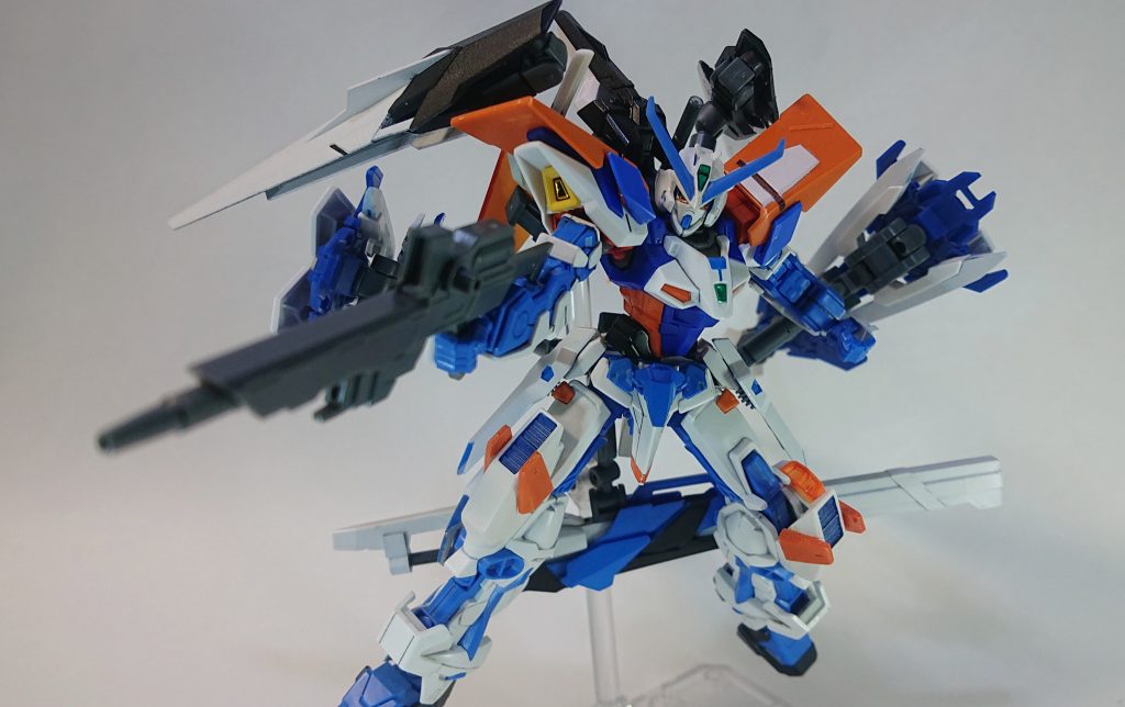 ビームライフルツインソードライフルを元にジャンクパーツで飾り付けしました。サーベルも出せますがビーム刃が旧HGアストレイに付属したタイプで現在紛失しているため写真が撮れませんでした。